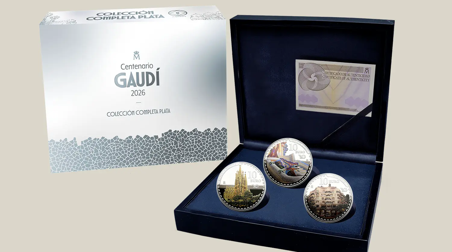 Estuche para la colección de plata que reúne las tres monedas de 8 reales con aplicación de color dedicadas a la Sagrada Familia, el Parque Güell y la Casa Milá.