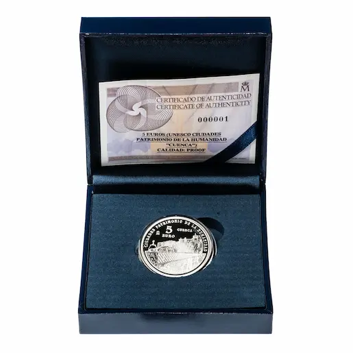 Presentación con caja y certificado (FNMT)