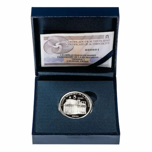 Presentación con caja y certificado (FNMT)